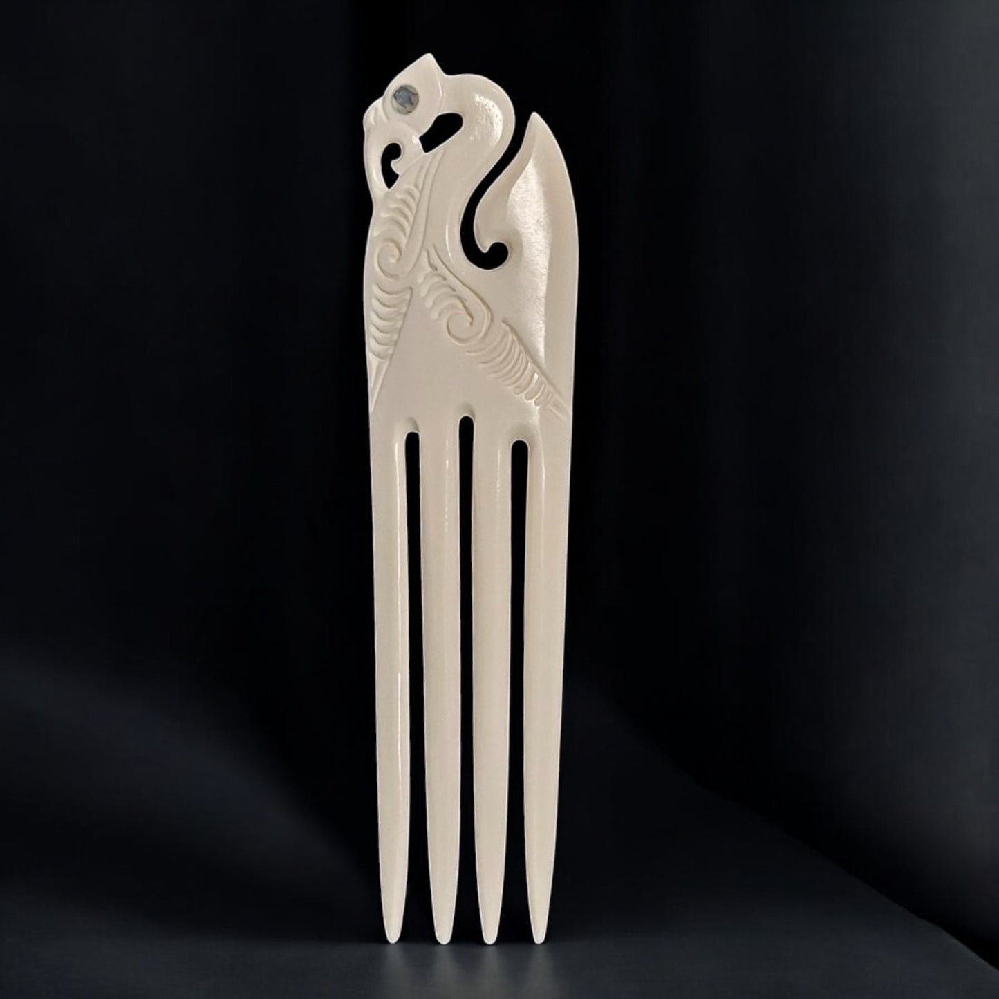 4 Pin Bone Manaia Heru