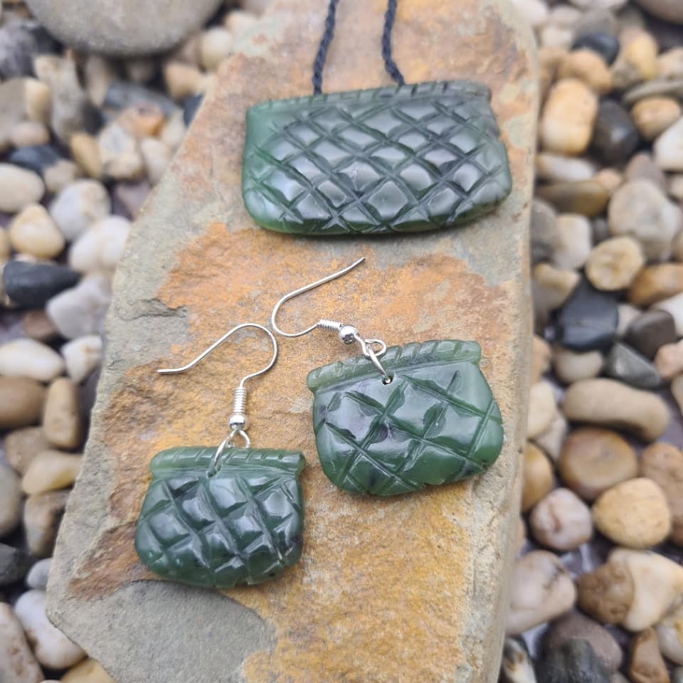 Pounamu Kete Pendant & Earrings Set - Polished