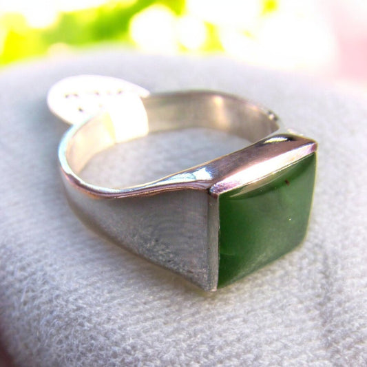 Classic NZ Pounamu and Sterling Silver Mens Ring - Sz "U"